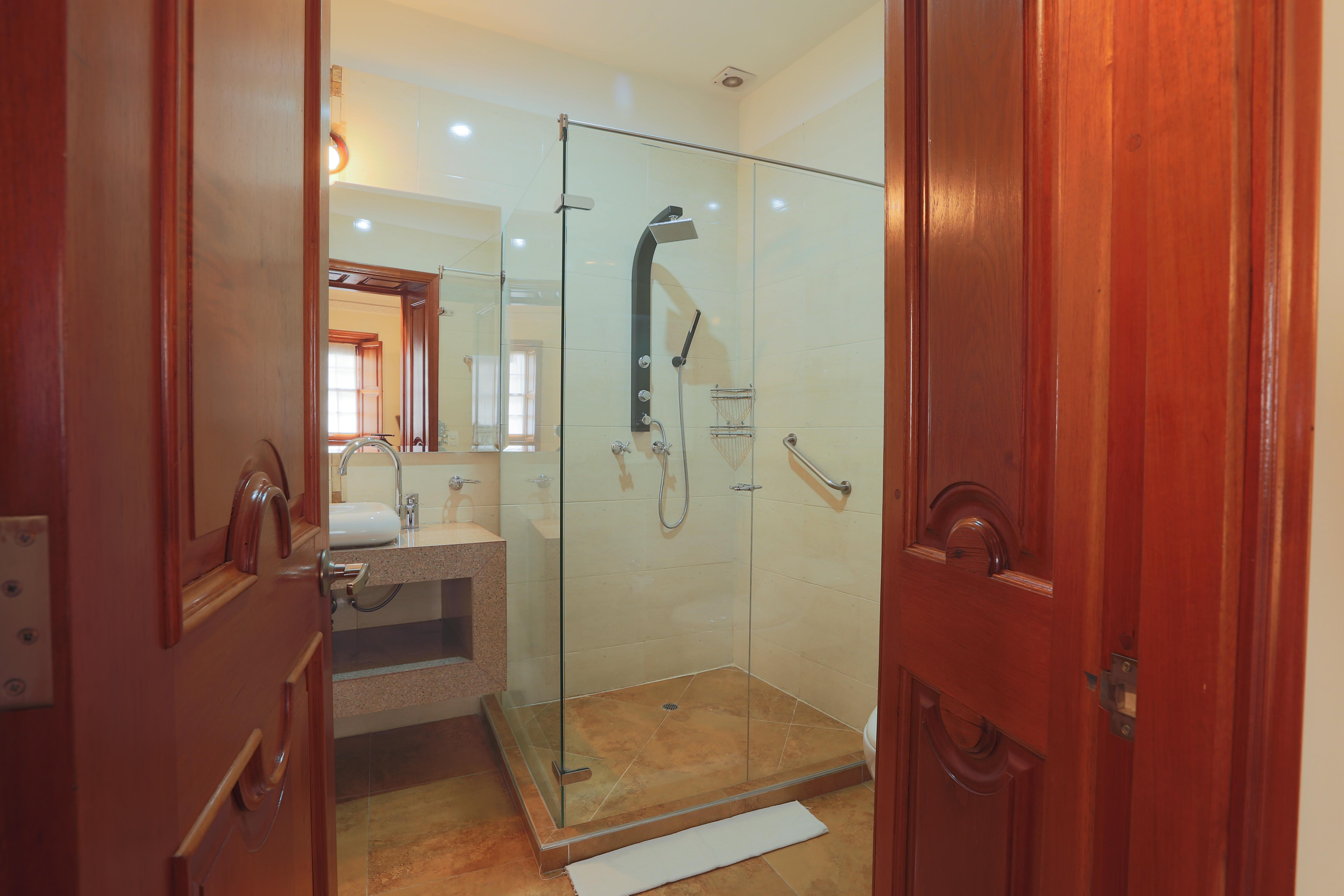 Hotel Santa Lucia Boutique Spa ボゴタ エクステリア 写真 A shower cubicle