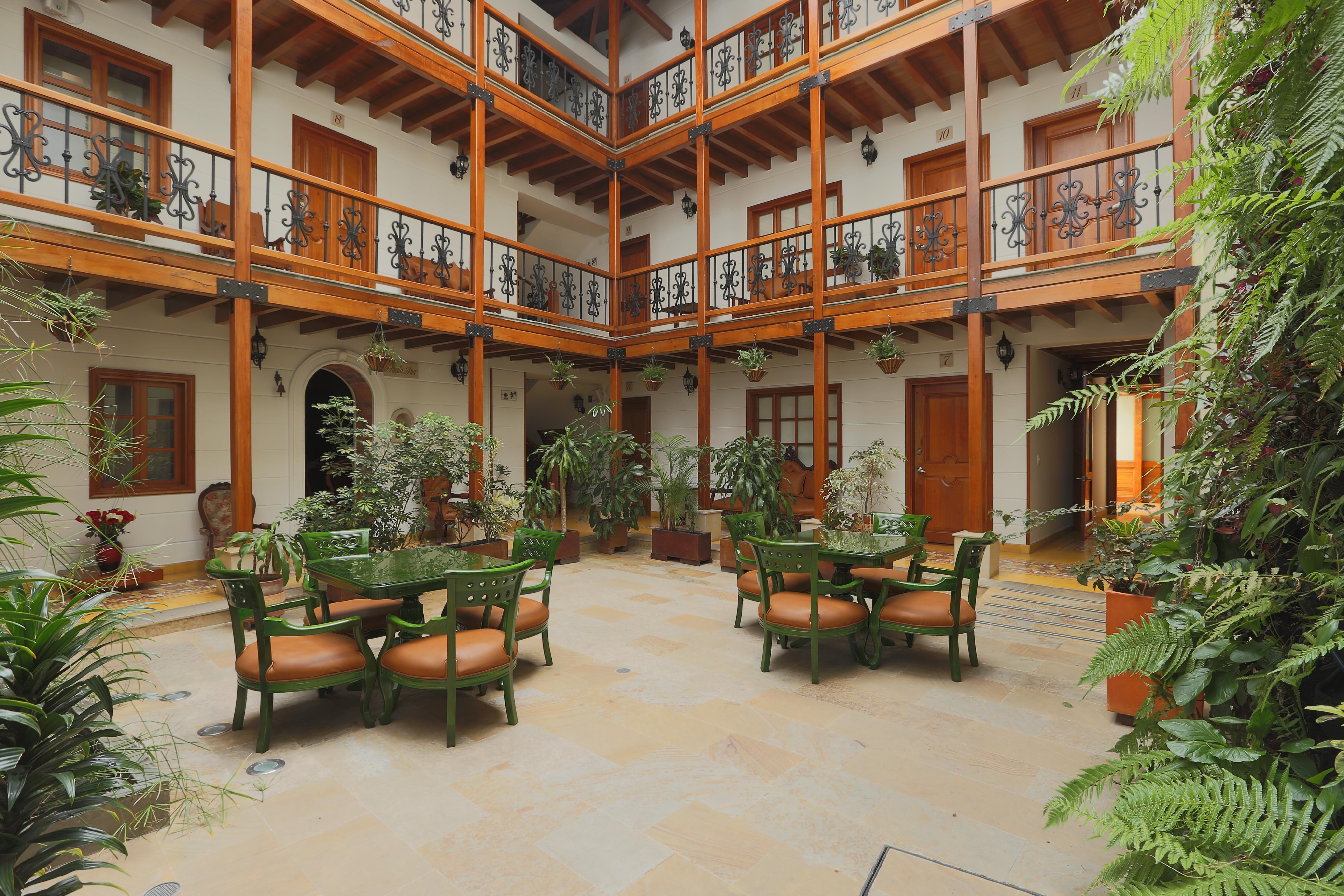 Hotel Santa Lucia Boutique Spa ボゴタ エクステリア 写真 Patio of the hotel