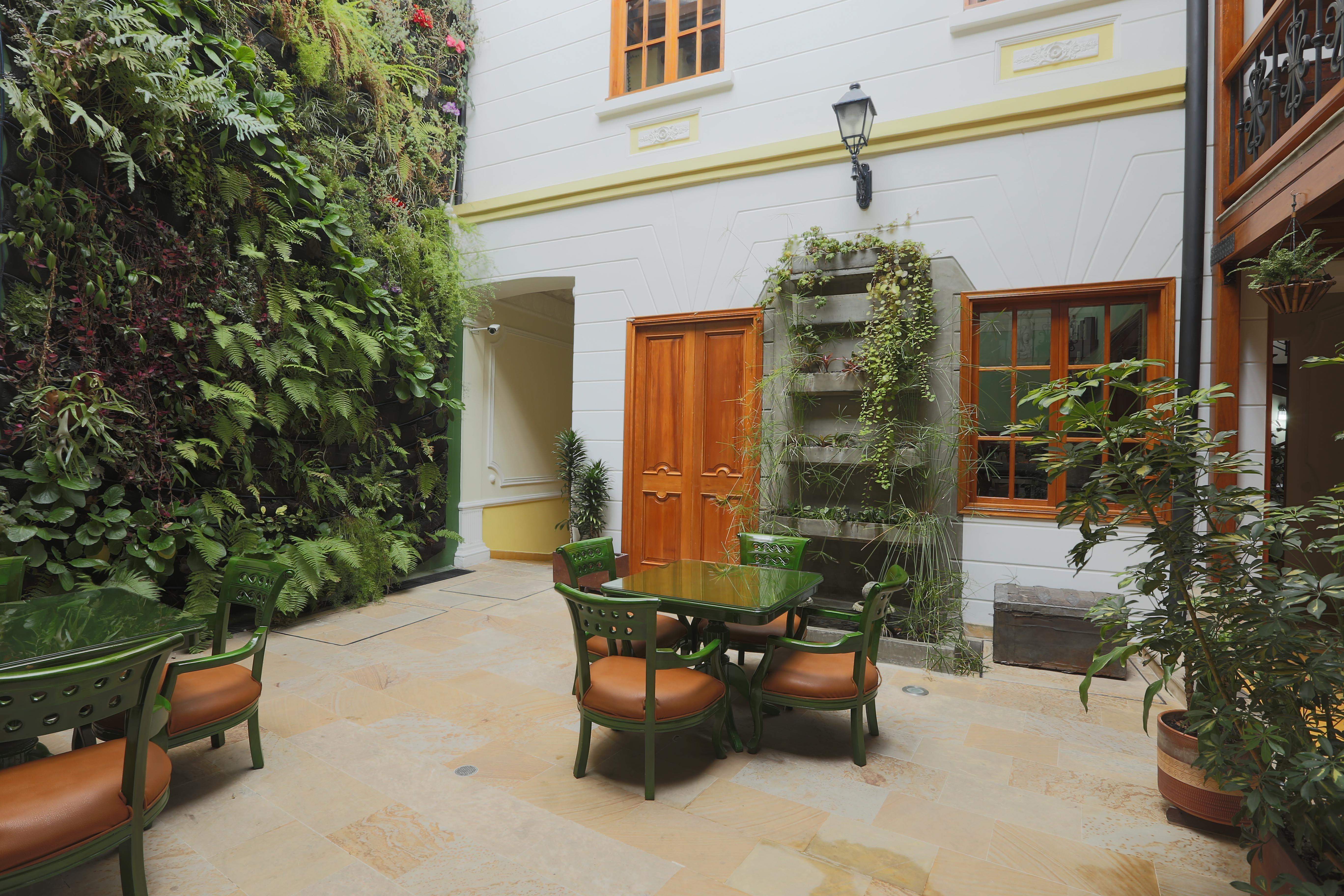 Hotel Santa Lucia Boutique Spa ボゴタ エクステリア 写真 Patio of the hotel