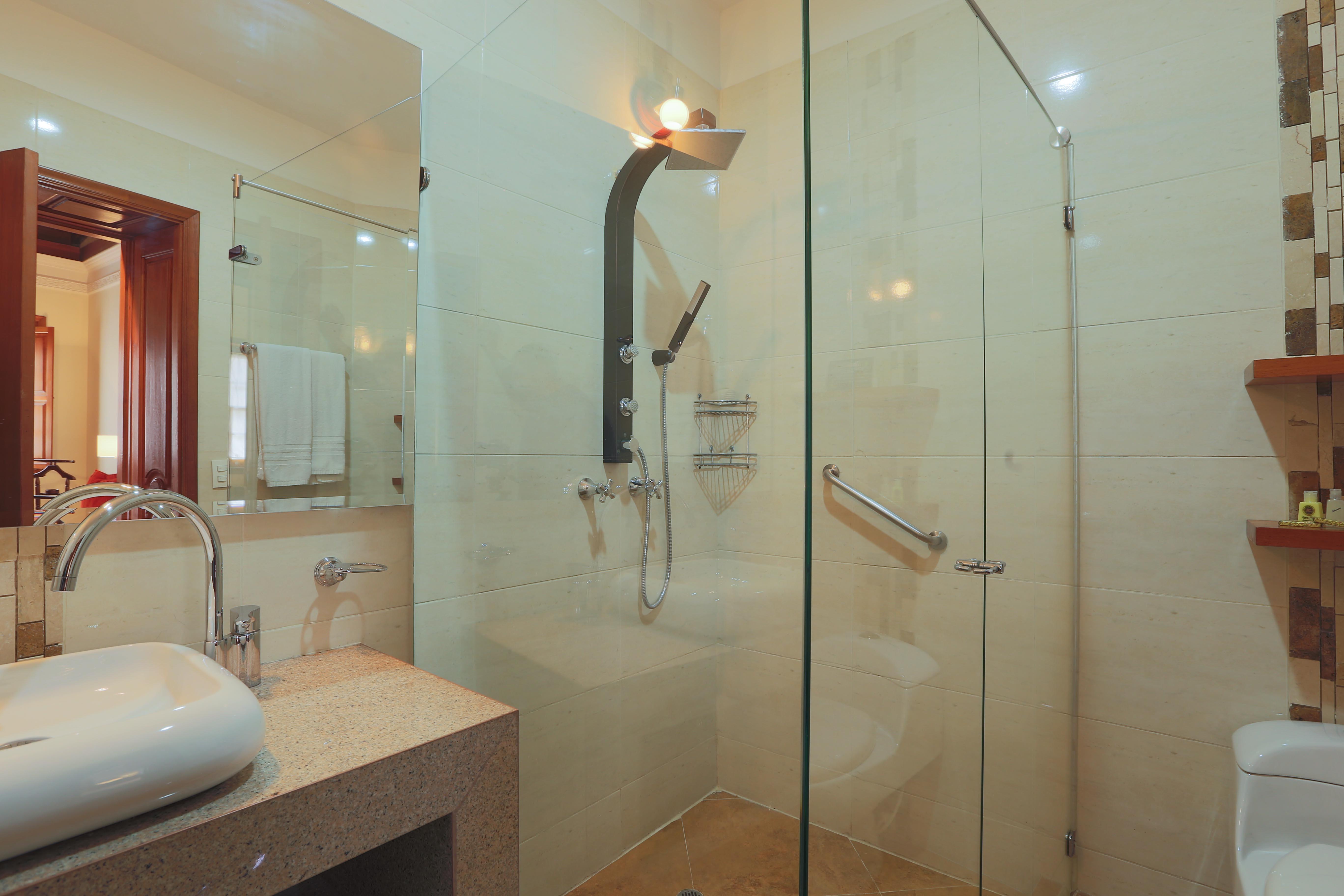 Hotel Santa Lucia Boutique Spa ボゴタ エクステリア 写真 A shower enclosure