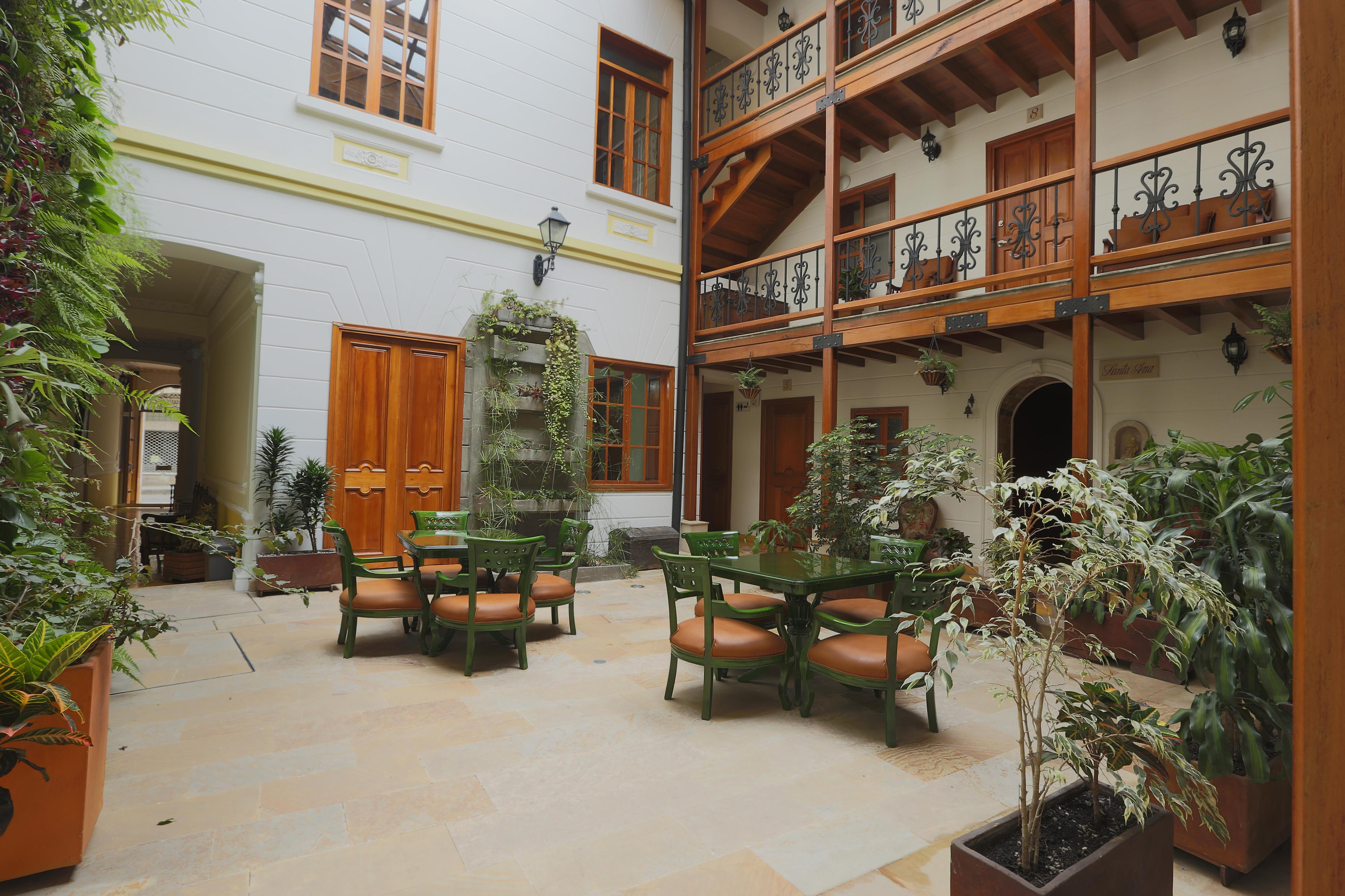 Hotel Santa Lucia Boutique Spa ボゴタ エクステリア 写真 Patio of the hotel