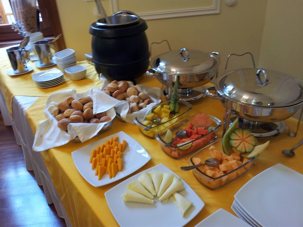 Hotel Santa Lucia Boutique Spa ボゴタ エクステリア 写真 A buffet