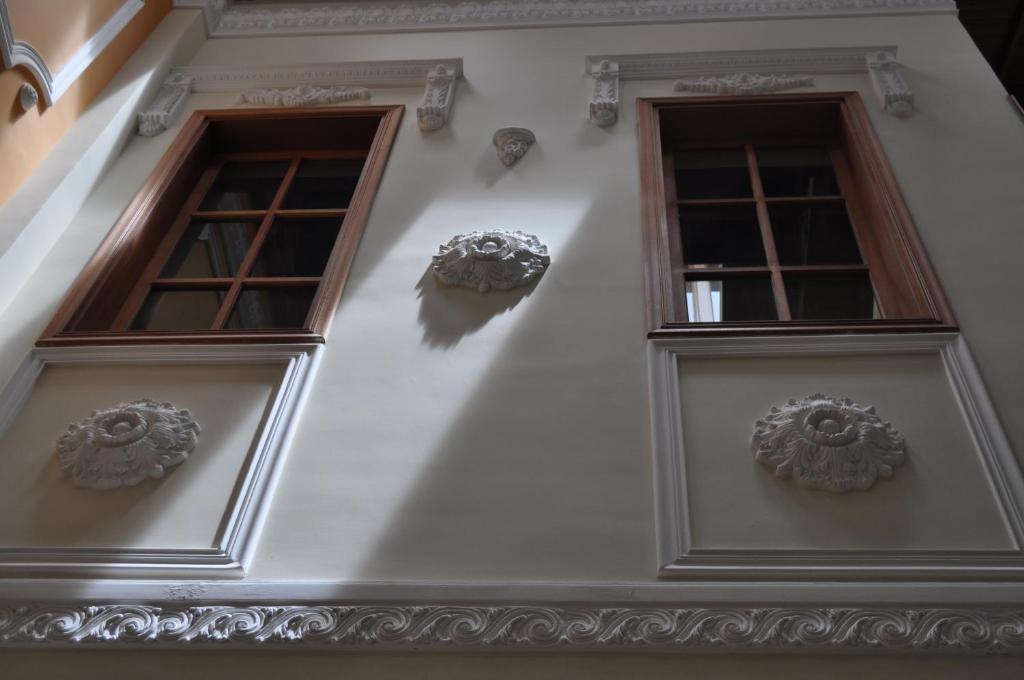 Hotel Santa Lucia Boutique Spa ボゴタ エクステリア 写真 The windows of the house