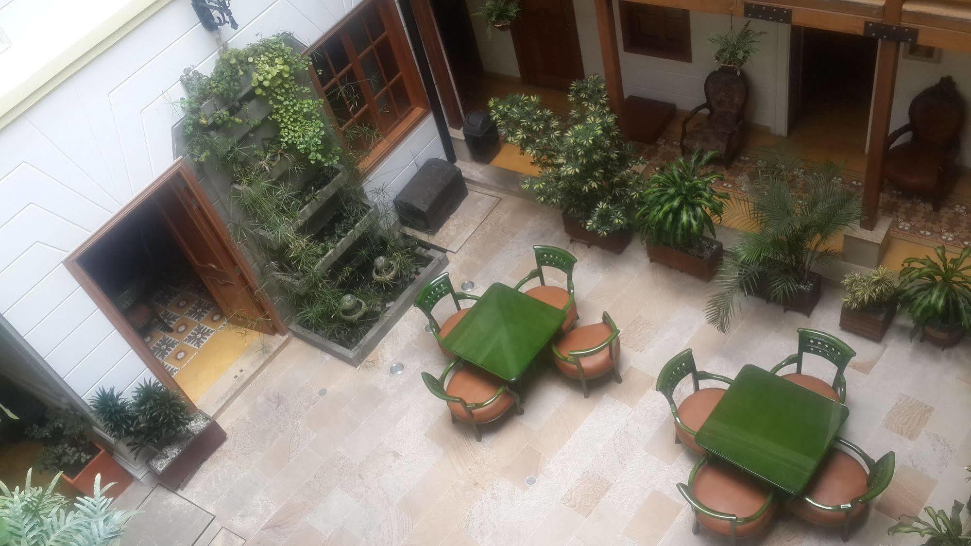 Hotel Santa Lucia Boutique Spa ボゴタ エクステリア 写真 The courtyard of the hotel